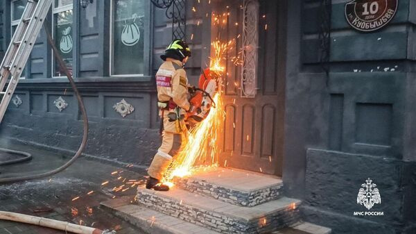 В Феодосии тушат пожар в кафе на улице Куйбышева