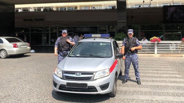 В Ялте росгвардейцы задержали подозреваемого в угрозе персоналу одного из отелей