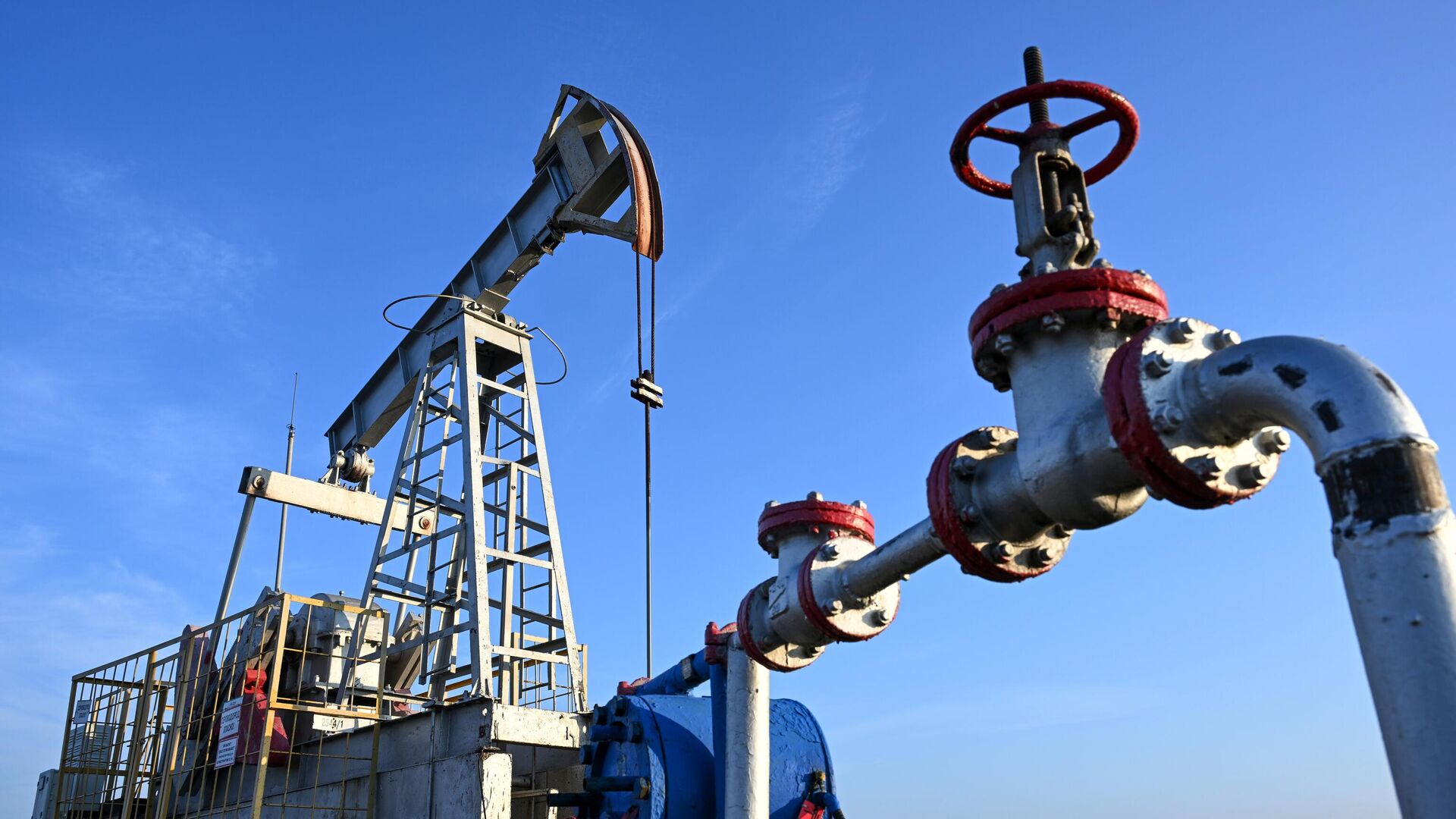 Добыча нефти - РИА Новости, 1920, 18.06.2025