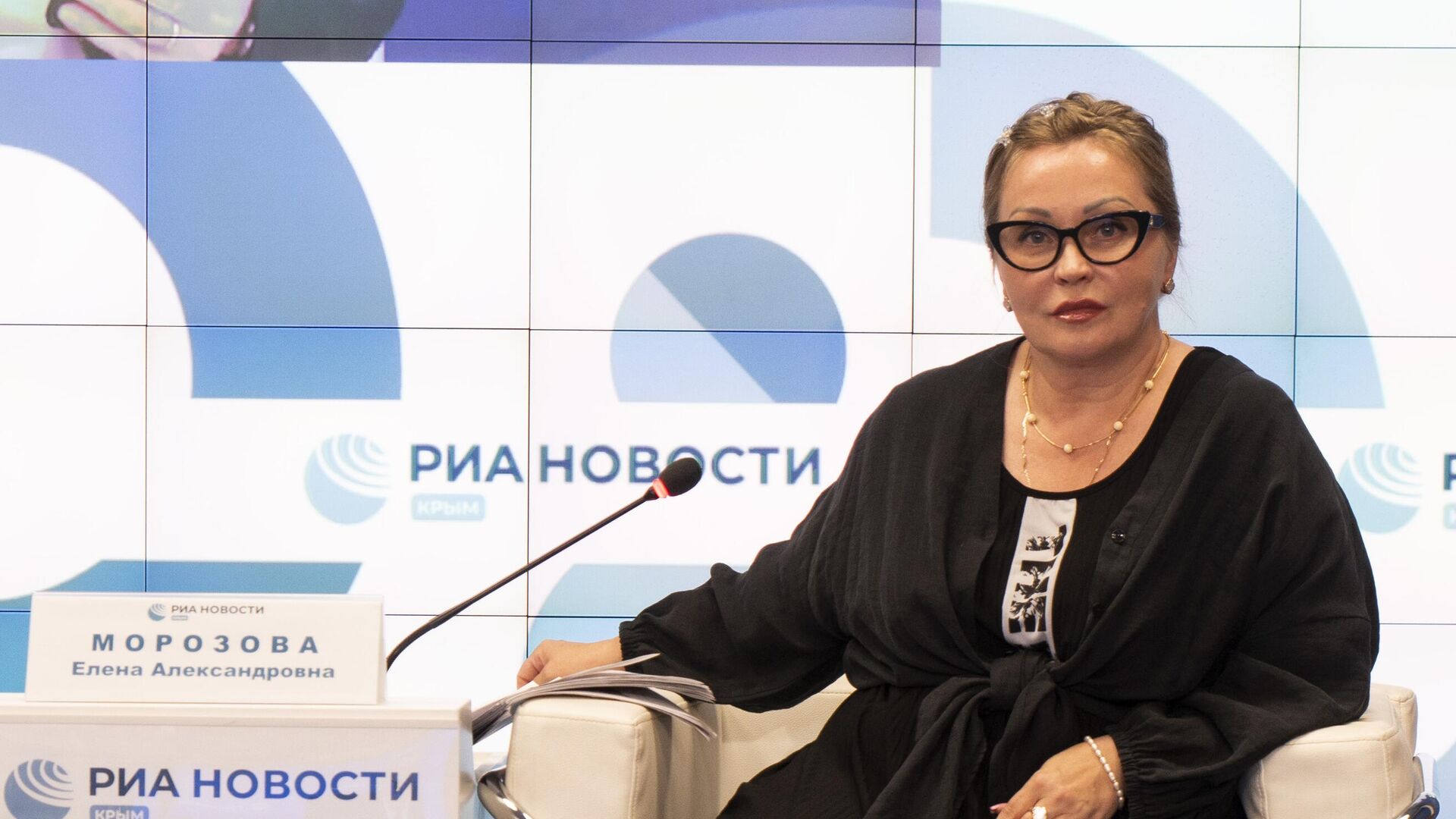 Директор Государственного музея-заповедника Херсонес Таврический Елена Морозова Директор Государственного музея-заповедника Херсонес Таврический Елена Морозова - РИА Новости, 1920, 19.06.2025