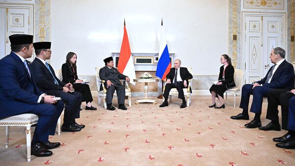 Президент России Владимир Путин встретился с президентом Индонезии Прабово Субианто