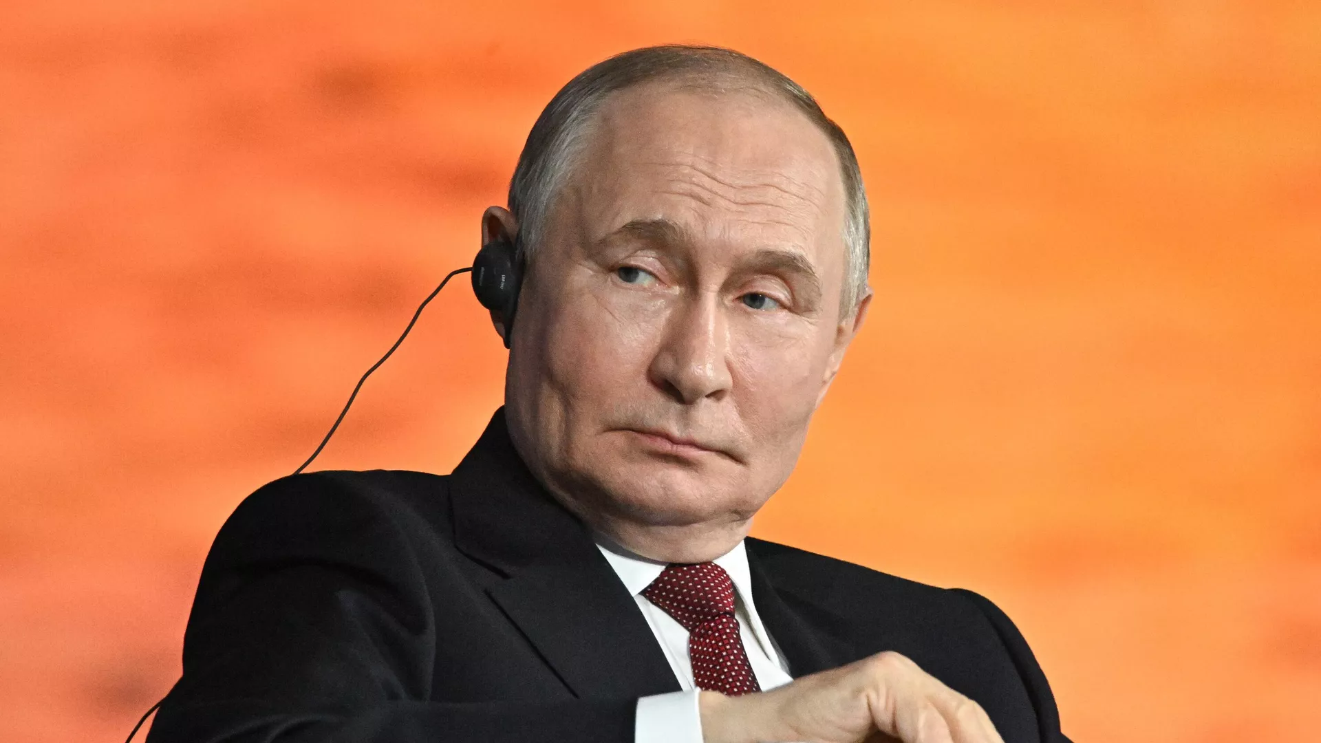 Президент РФ Владимир Путин на пленарном заседании ПМЭФ-2025 - РИА Новости, 1920, 20.06.2025
