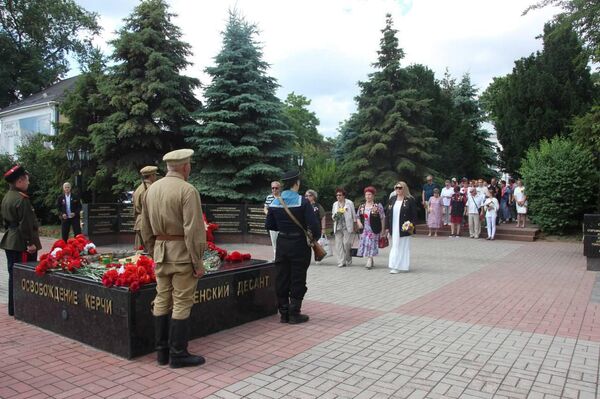 В Крыму отдали дань уважения павшим на войне в День памяти и скорби В Крыму отдали дань уважения павшим на войне в День памяти и скорби