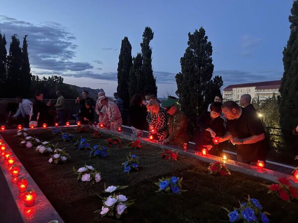 В Крыму отдали дань уважения павшим на войне в День памяти и скорби В Крыму отдали дань уважения павшим на войне в День памяти и скорби
