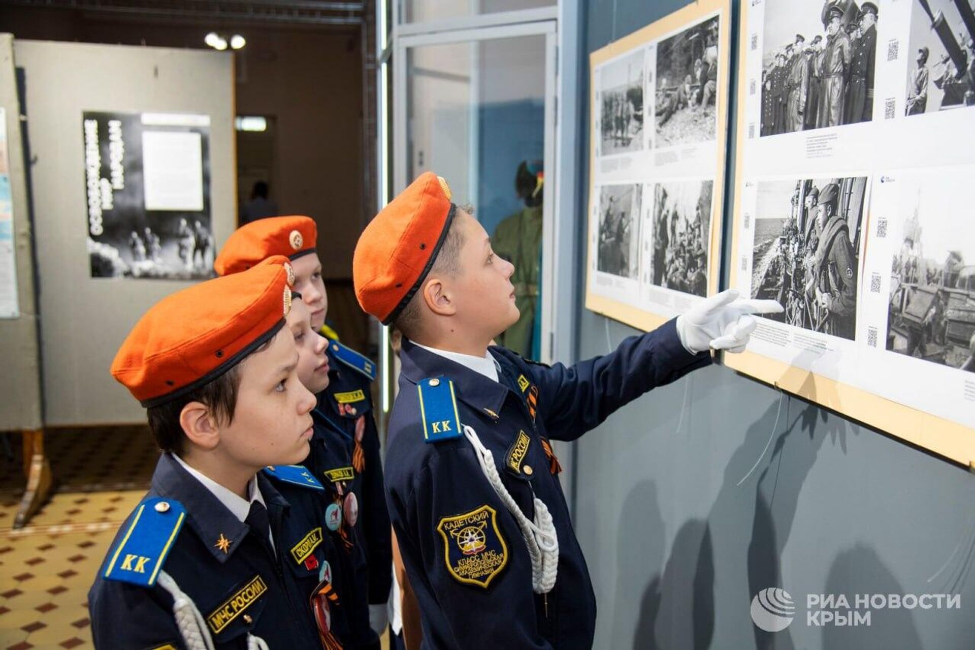 В музее Тавриды представили выставку фото из архивов Совинформбюро В музее Тавриды представили выставку фото из архивов Совинформбюро - РИА Новости, 1920, 27.06.2025