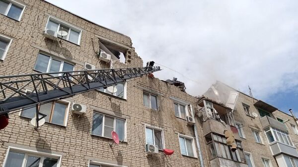 Часть этажа обрушилась после пожара в многоквартирном доме в Саратовской области Часть этажа обрушилась после пожара в многоквартирном доме в Саратовской области