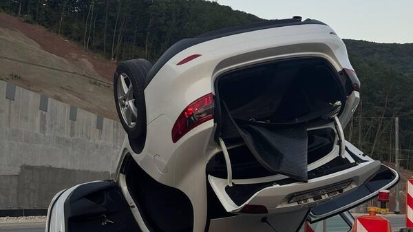 На трассе Симферополь - Алушта перевернулось авто