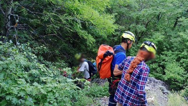 Сотрудники КРЫМ-СПАС провели 9-часовую спасательную операцию на горе Южная Демерджи
