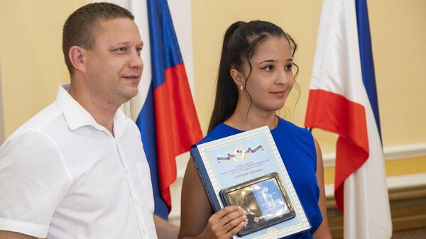 Церемония награждения юных крымчан — лауреатов Всероссийской общественно-государственной инициативы Горячее сердце Церемония награждения юных крымчан — лауреатов Всероссийской общественно-государственной инициативы Горячее сердце