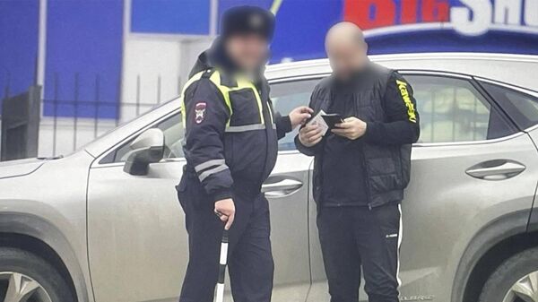 Проверка документов сотрудниками ГИБДД на дорогах