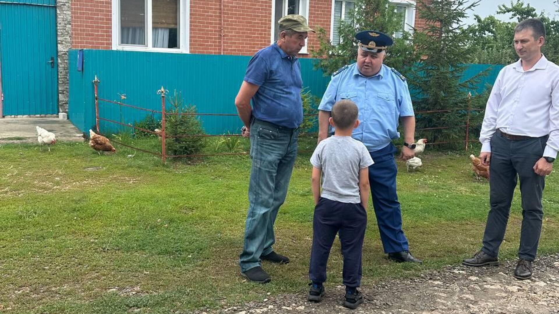 Четырехлетний мальчик в Чувашии за рулем отцовской машины сбил 2-летнюю сестру - РИА Новости, 1920, 21.07.2025