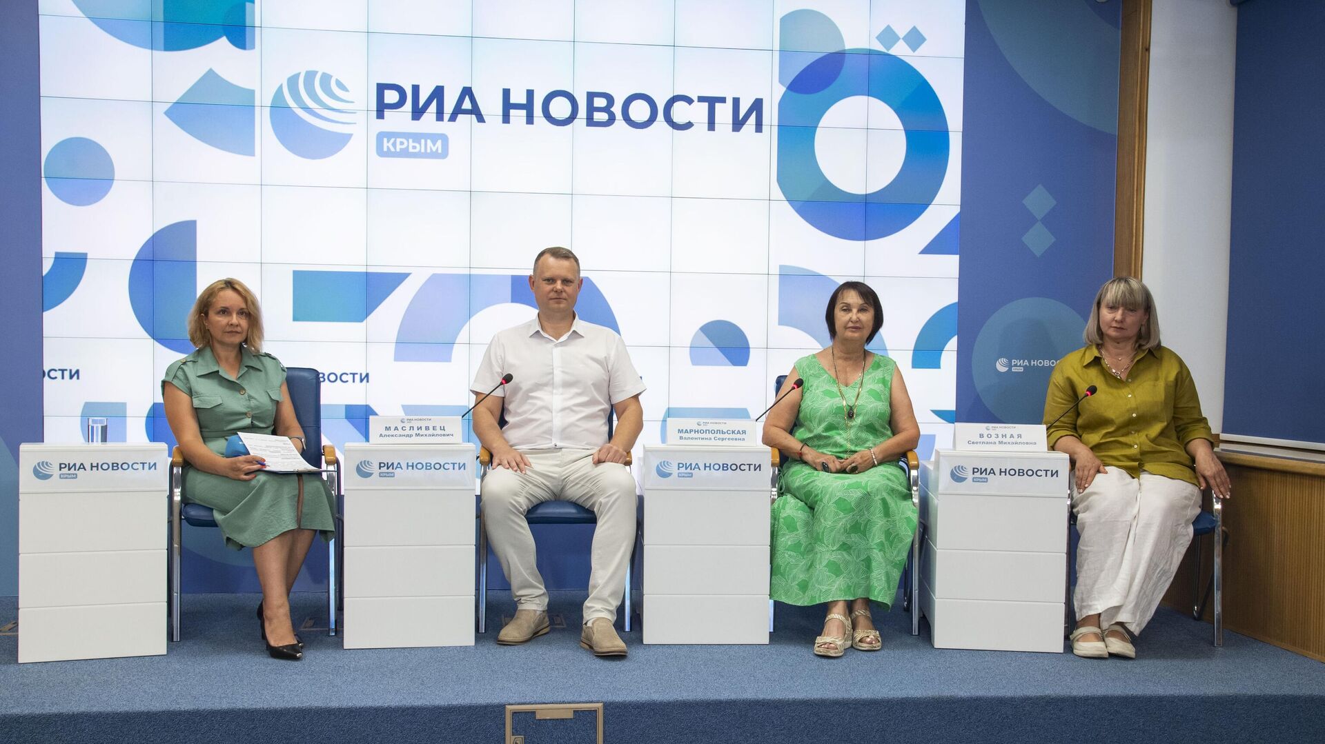 Регистрация гостиничного бизнеса в Крыму: самооценка объектов размещения Регистрация гостиничного бизнеса в Крыму: самооценка объектов размещения - РИА Новости, 1920, 22.07.2025