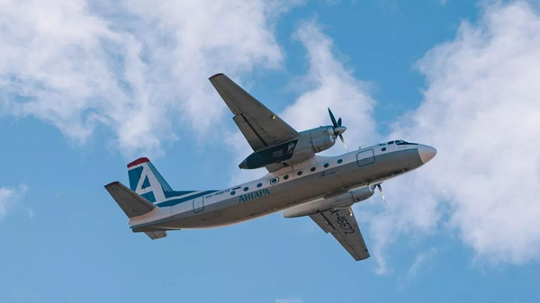 Пассажирский самолет Ан-24 авиакомпании Ангара