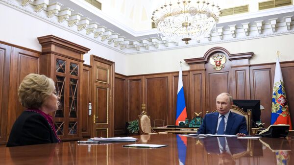 Президент Владимир Путин встретился с председателем Совета Федерации РФ Валентиной Матвиенко