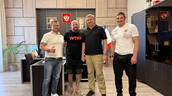 Власти Евпатории поддержали инициативу Джеффа Монсона открыть детскую школу единоборств