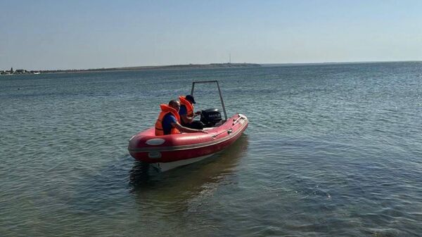 В Крыму спасатели помогли унесенным в море сап-бордистам