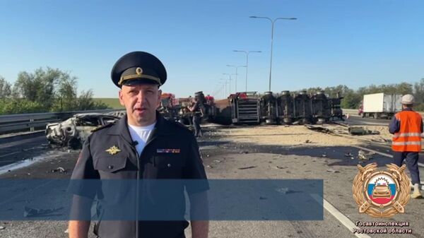 Кадры с места ДТП с грузовиком на трассе М-4 Дон под Ростовом