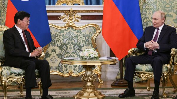 Президент Владимир Путин встретился с президентом Лаоса Т. Сисулитом