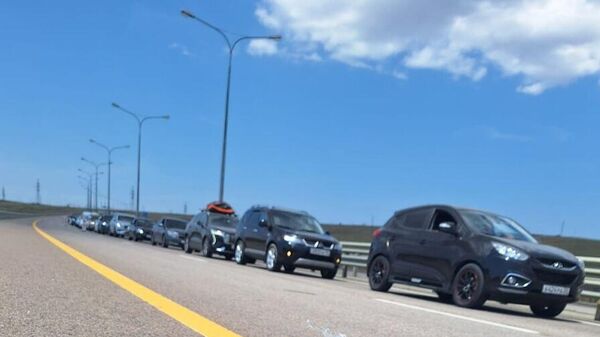 Очередь перед Крымским мостом