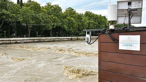 В Сочи из-за ливней поднялся уровень воды в реках