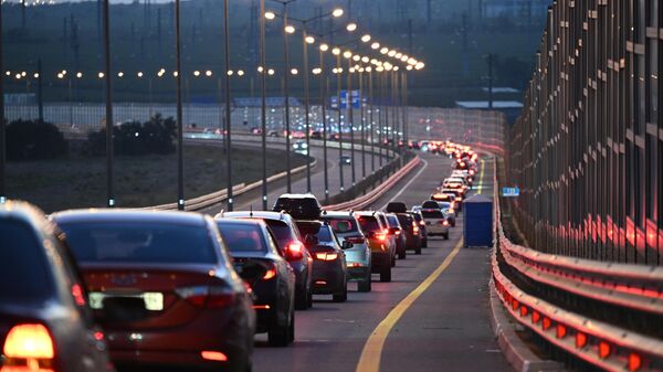 Автомобильная пробка перед Крымским мостом