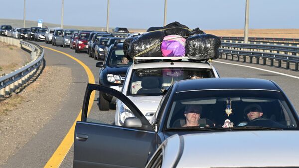 Автомобильная пробка перед Крымским мостом