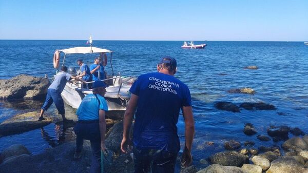 Спасение туриста с травмой ноги на Серебряном пляже в Севастополе Спасение туриста с травмой ноги на Серебряном пляже в Севастополе