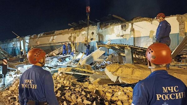 Сотрудники МЧС России работают на месте происшествия в Рязанской области Сотрудники МЧС России работают на месте происшествия в Рязанской области