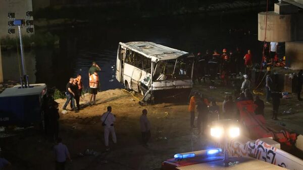 Автобус упал с моста в алжирском Хараше