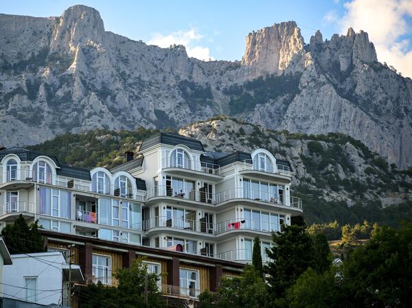 Вид на горы в Алупке Вид на горы в Алупке