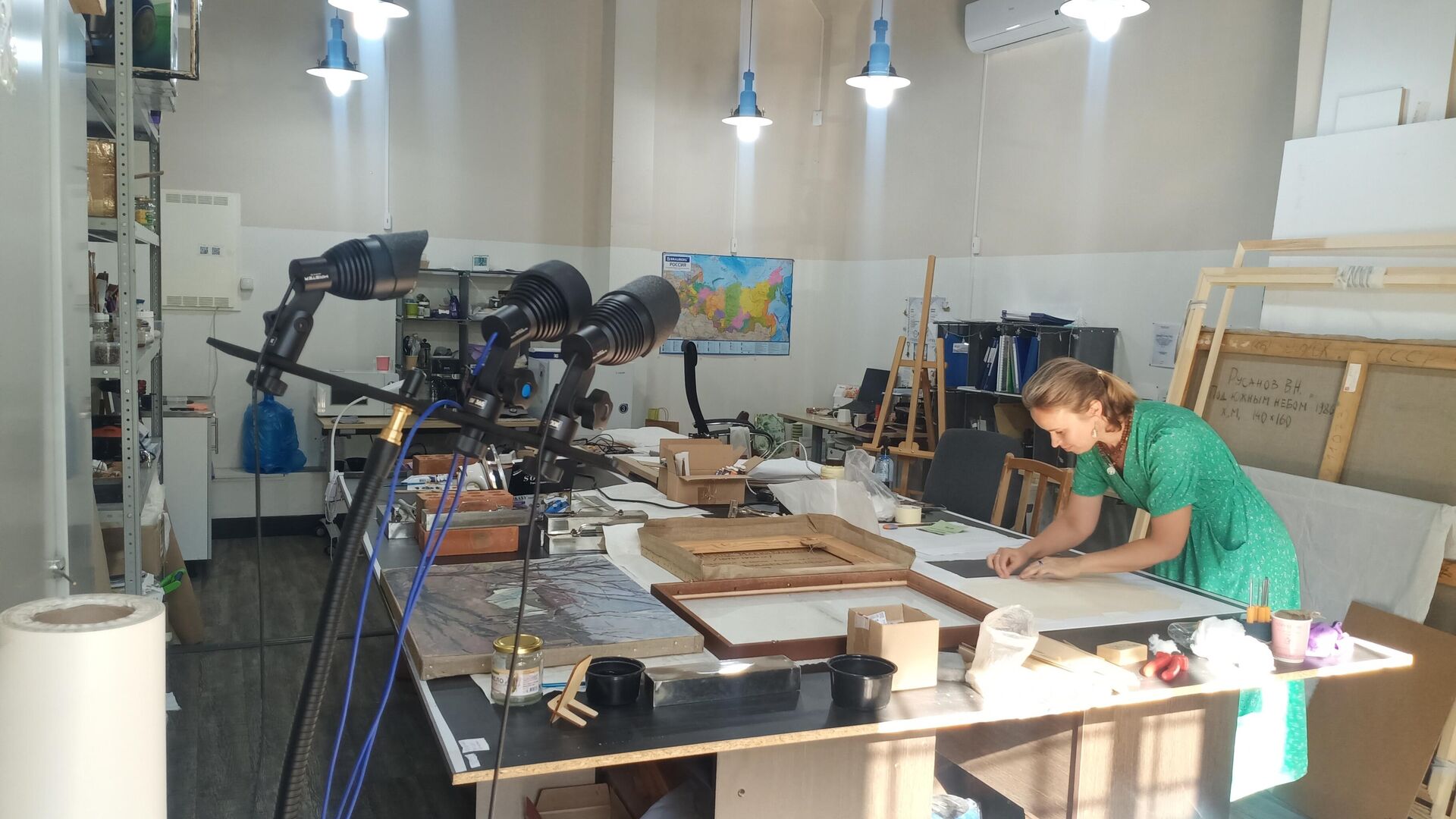 Реставраторы Российской галереи искусств в Севастополе - РИА Новости, 1920, 19.08.2025