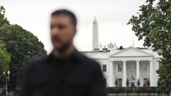 Владимир Зеленский выступает в парке Лафайет напротив Белого дома