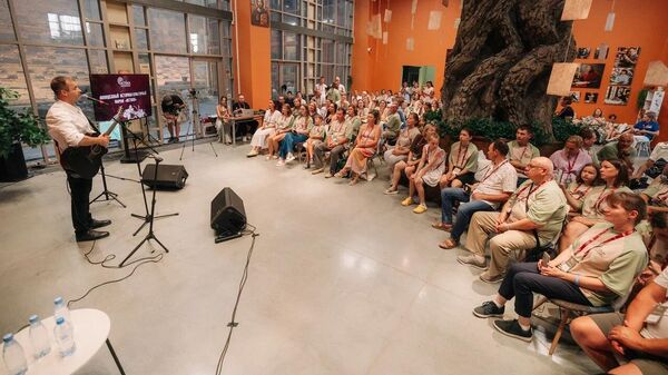 Дмитрий Певцов