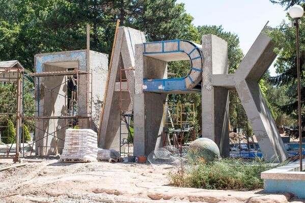 В Симферополе обновляют три парка и общественную территорию – готовность до 97% В Симферополе обновляют три парка и общественную территорию – готовность до 97%