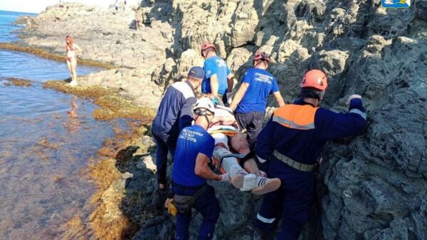 Эвакуировали 23-летнего туриста, который упал с 15-метровой высоты