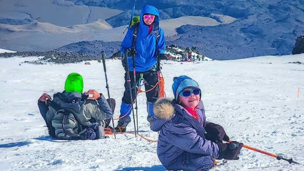 Крымский ученый покорил Эльбрус вместе с семилетним сыном