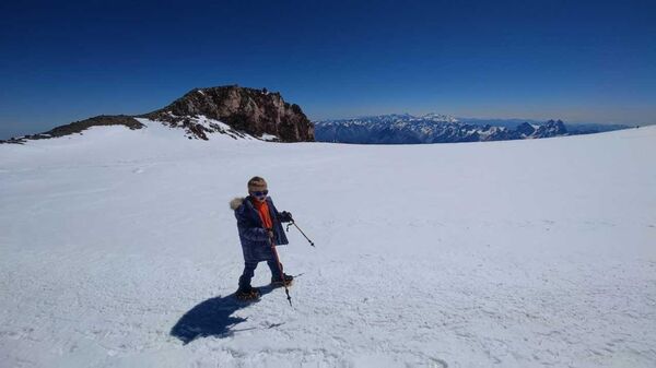 Крымский ученый покорил Эльбрус вместе с семилетним сыном