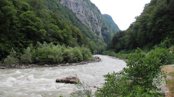 В Сочи из горной реки спасли трех человек