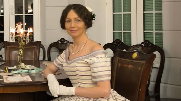Екатерина Новожилова в платье своей работы эпохи кринолинов (1850-е годы)
