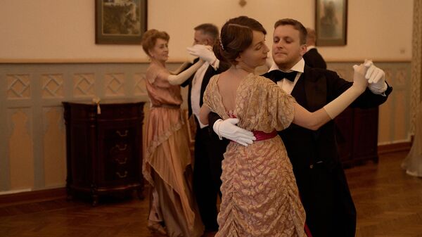 Платье в стиле эпохи модерна работы Екатерины Новожиловой