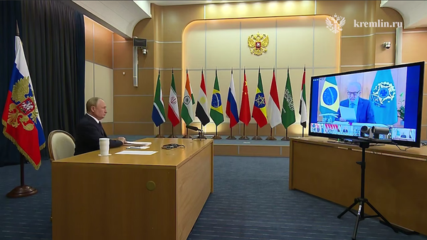 Владимир Путин принял участие во внеочередной встрече БРИКС