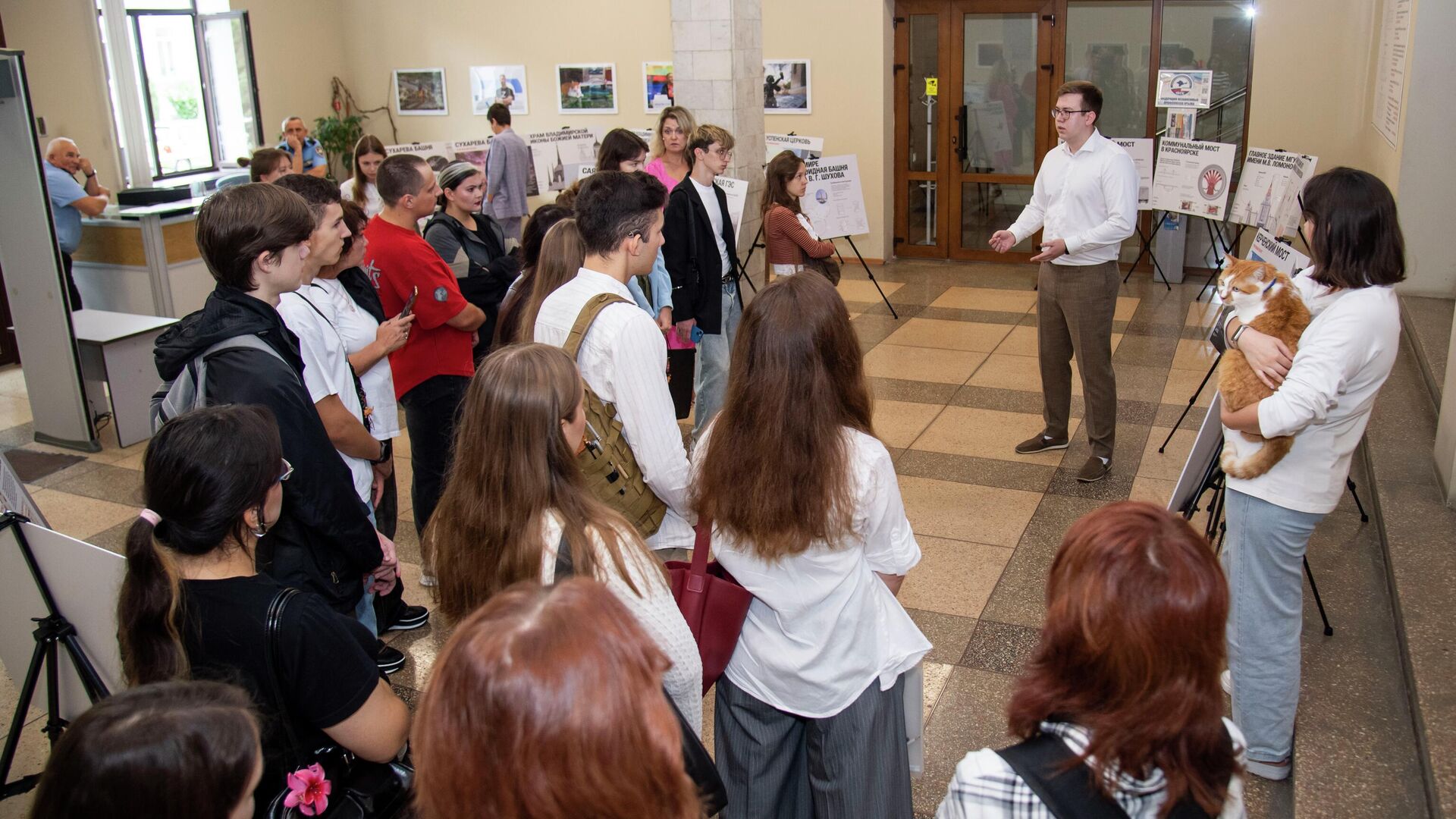Круглый стол в формате видеомоста Москва-Симферополь-Севастополь Как увидеть за фасадом инженерную мысль и архитектурную идею. - РИА Новости, 1920, 10.09.2025
