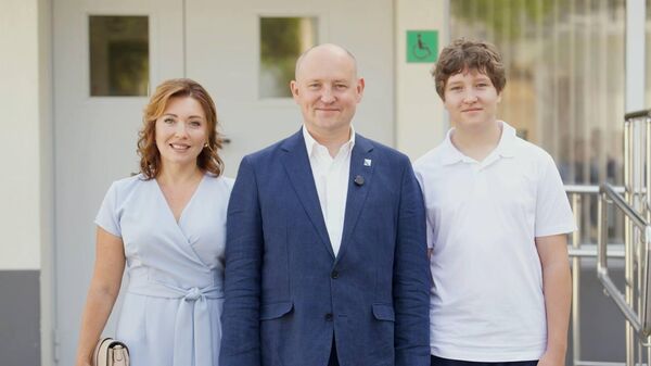 Губернатор Севастополя Михаил Развожаев с семьей проголосовал на выборах