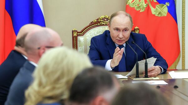 Президент РФ Владимир Путин провел совещание по экономическим вопросам