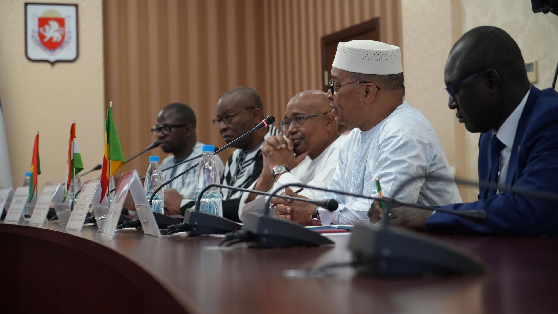 Встреча Сергея Аксёнова с послами африканских государств Встреча Сергея Аксёнова с послами африканских государств - РИА Новости, 1920, 19.09.2025