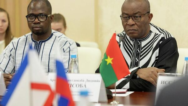 Встреча Сергея Аксёнова с послами африканских государств Встреча Сергея Аксёнова с послами африканских государств