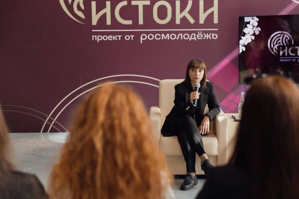 Выступление шеф-редактора РИА Новости Крым Евгении Мартыненко на форуме Истоки в Севастополе Выступление шеф-редактора РИА Новости Крым Евгении Мартыненко на форуме Истоки в Севастополе