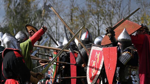 Участники военно-исторического фестиваля Поле Куликово 