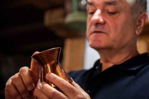 Медник Рустам Дервиш рассказывает о правильных пропорциях крымско-татарской турки