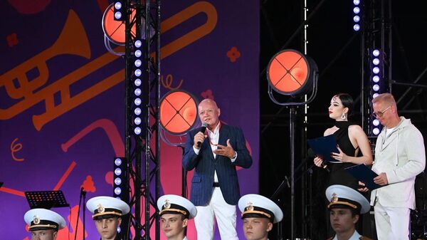 Генеральный директор медиагруппы __Россия сегодня__ Дмитрий Киселёв на II Международном джазовом фестивале __Геленджик-молодое__2.